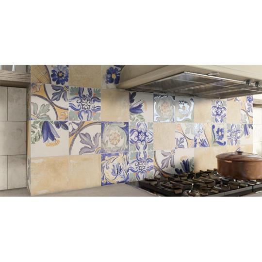 mediterran viragos csempe burkolat rusztikus vintage kopottas kezzel festett csempe toszkan olasz furdoszoba nappali greslap fagyallo konyhacsempe lakberendezes balaton provence provnasz vegyes mintas.jpg
